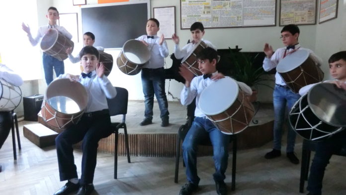 Dilijan drummers-696x392
