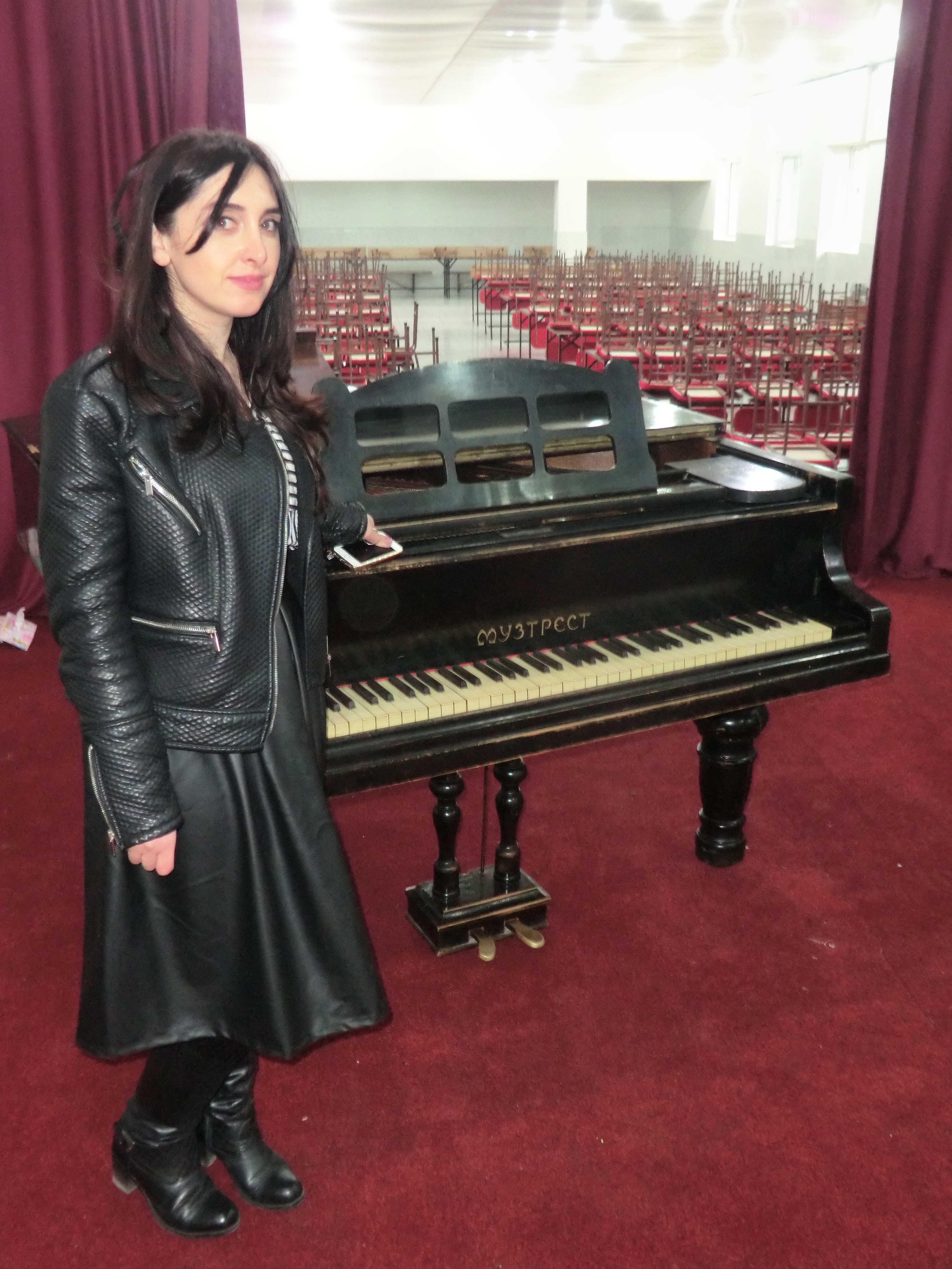 Mariam%20Kazaryan%20with%20piano.JPG